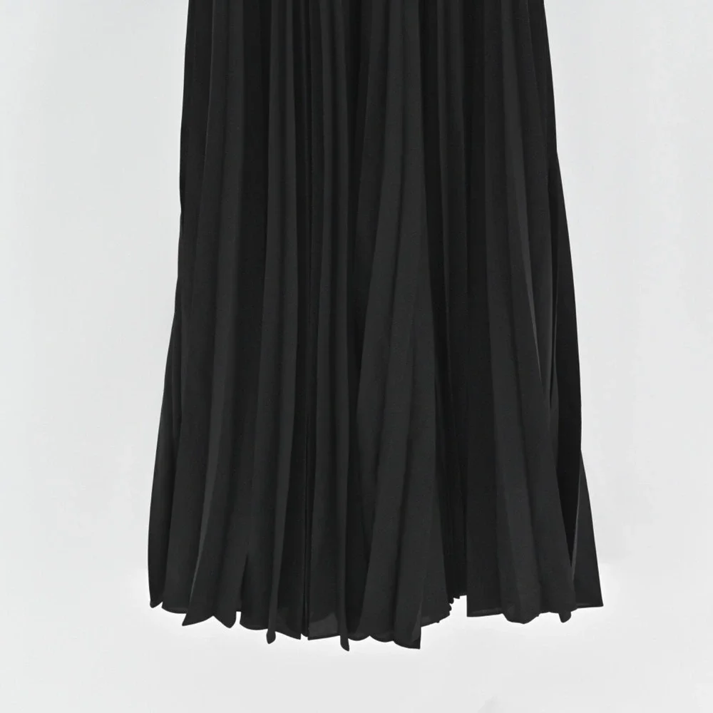 Halston Heritage this elegant